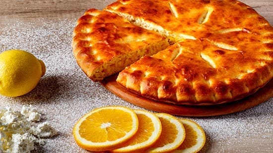 Осетинский пирог с творогом, лимоном и апельсином