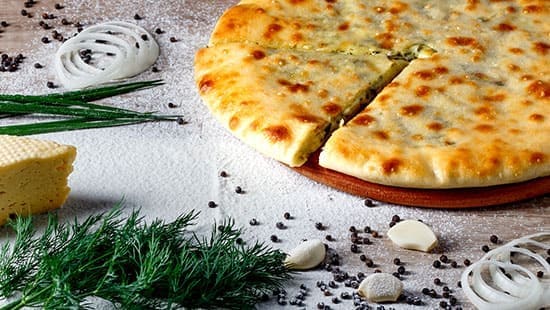 Осетинский пирог с зеленью и осетинским сыром 