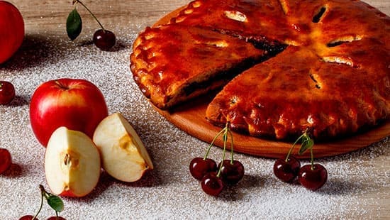 Осетинский пирог с яблоком и вишней (балджин)