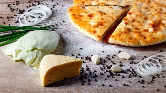 Осетинский пирог с белокочанной сыром и сыром - фото 1
