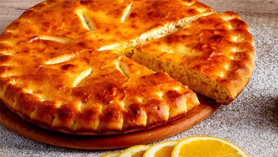 Осетинский пирог с творогом, лимоном и апельсином