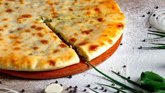 Осетинский пирог с  шпинатом и осетинским сыром